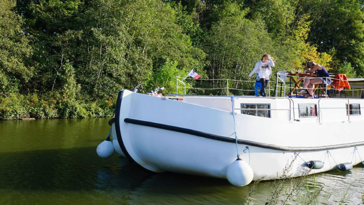 法国 Les Canalous 全电力推进混合动力观光游览船-逸动科技